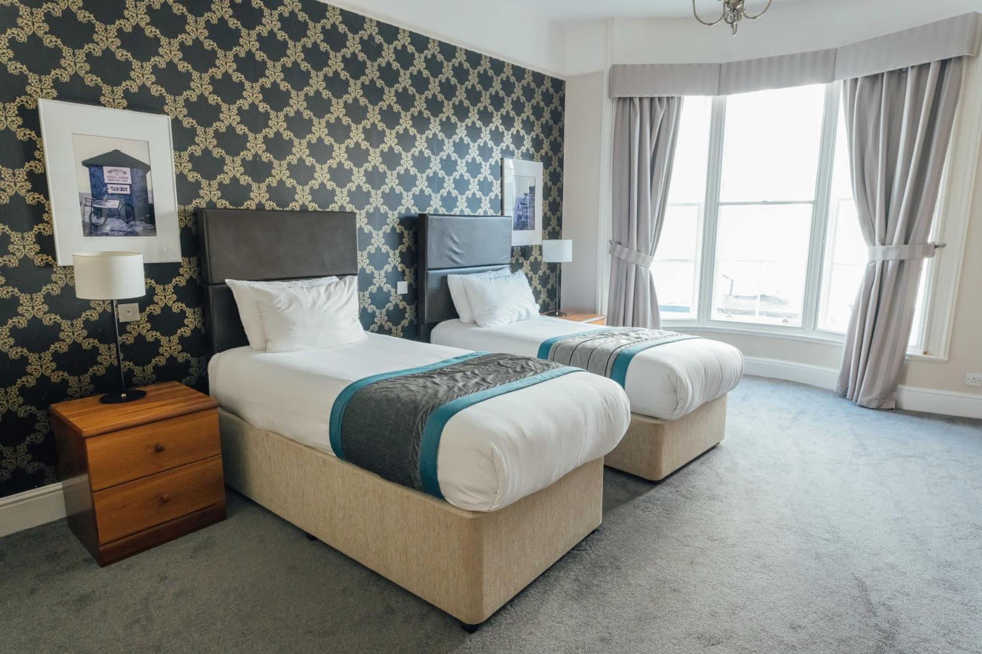 Queens & Hotel